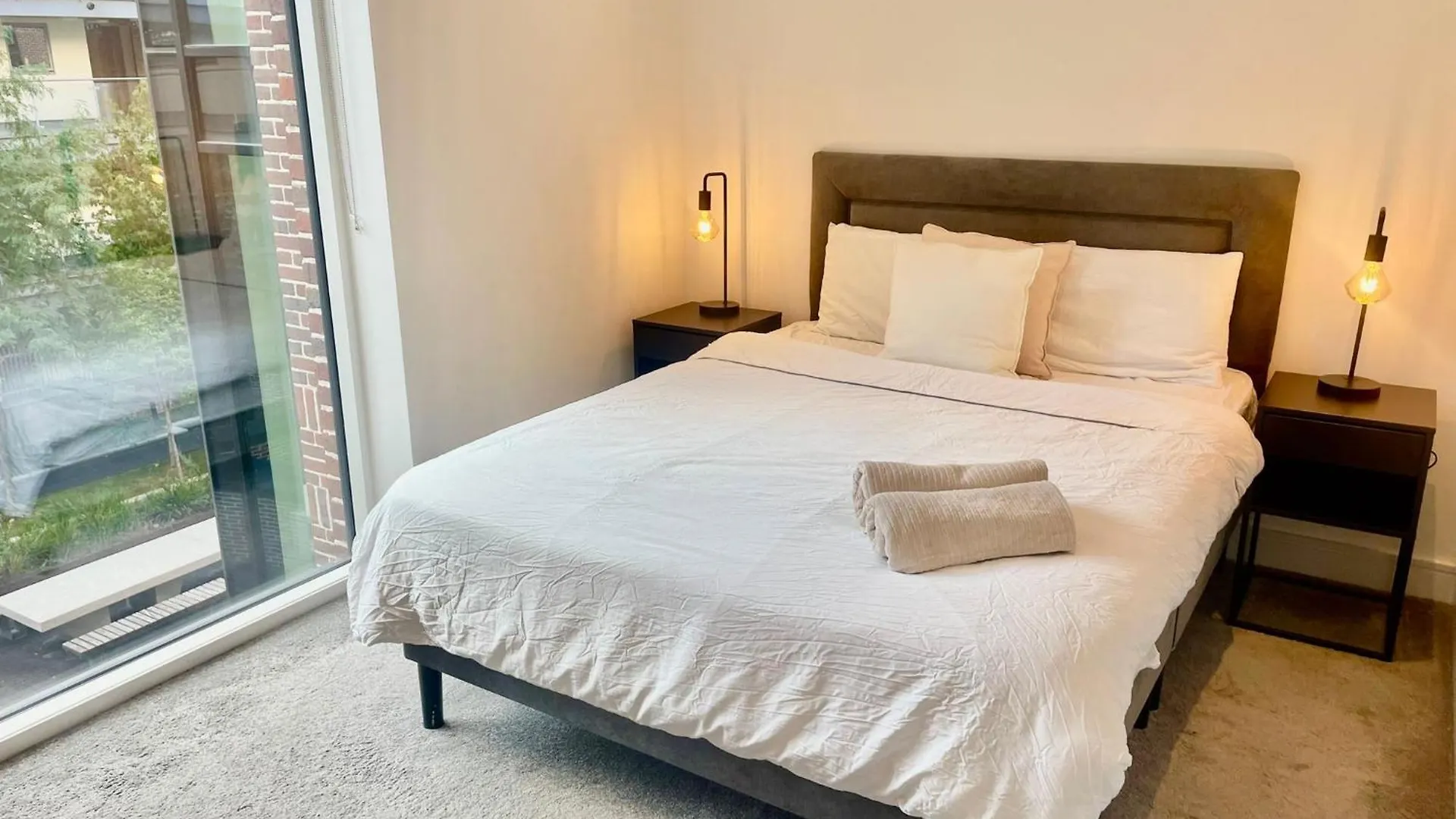 Modern Double Bedroom Dublín Pensión