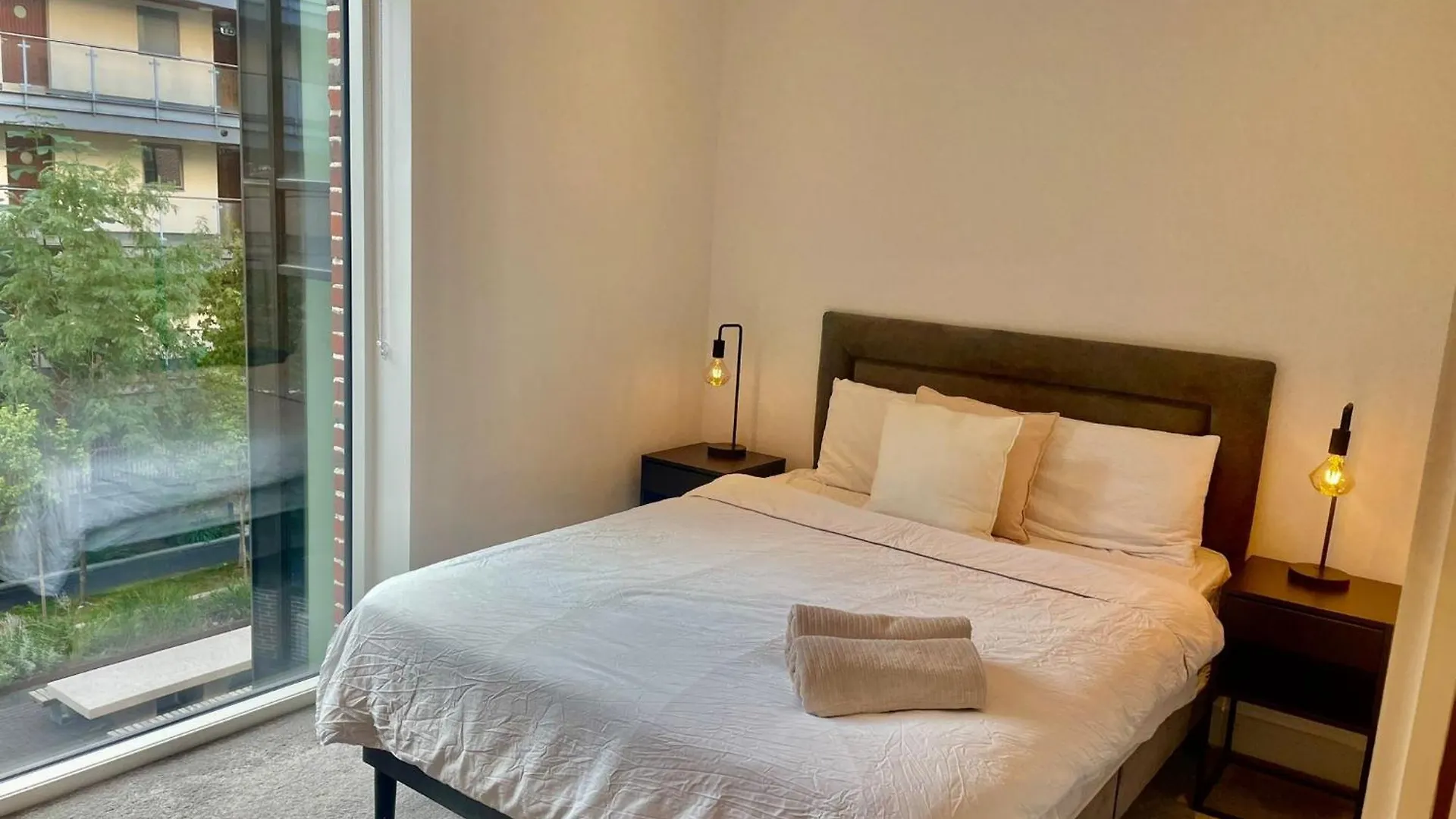 Modern Double Bedroom Dublín