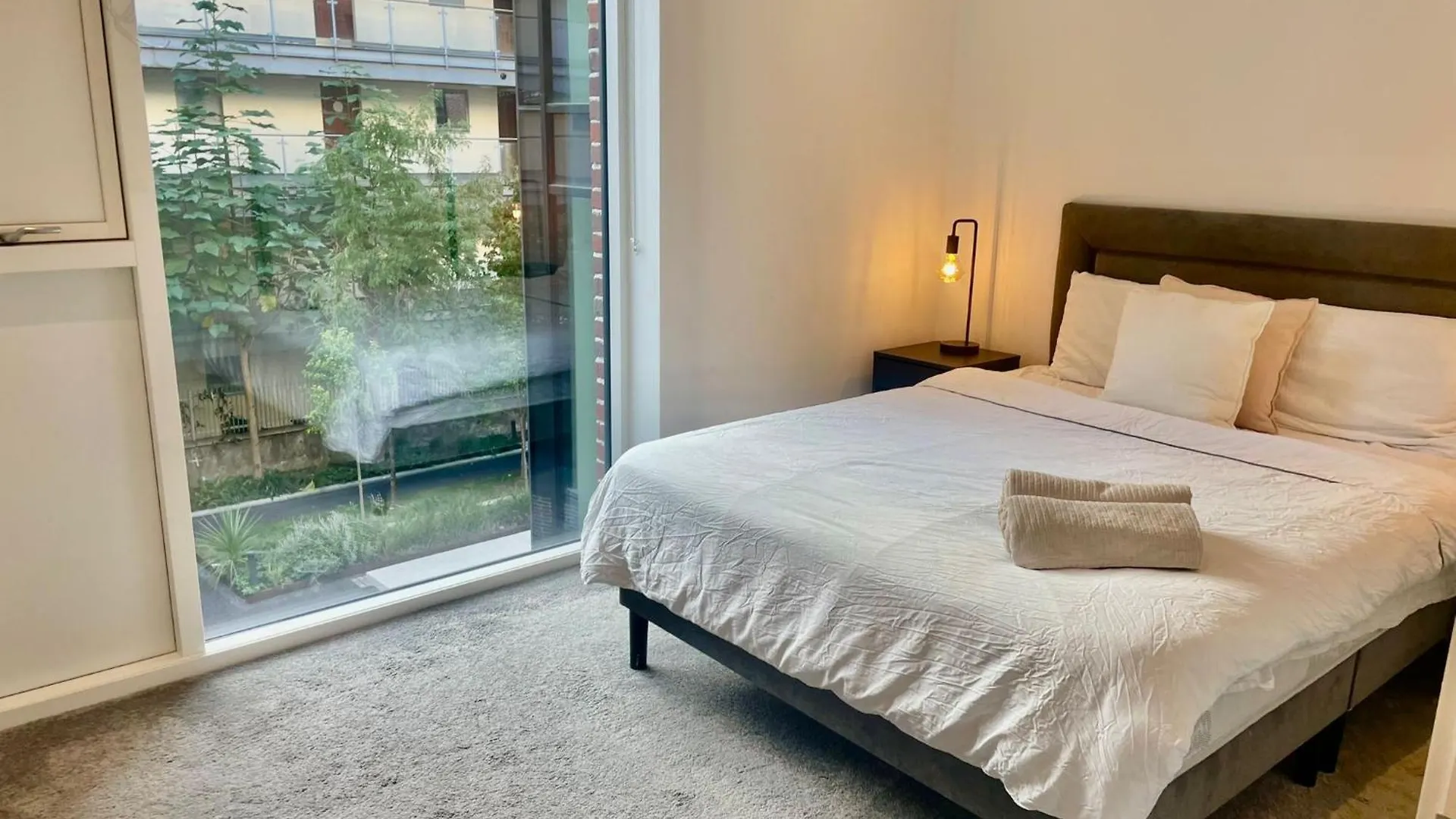 Modern Double Bedroom Dublín Pensión